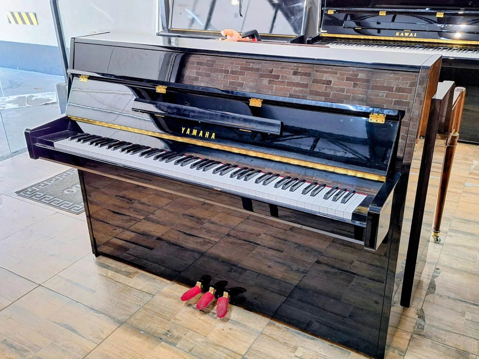 Piano yamaha acústico vertical