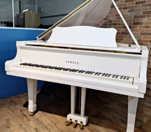 Piano Yamaha C3 1/2 <br> cauda