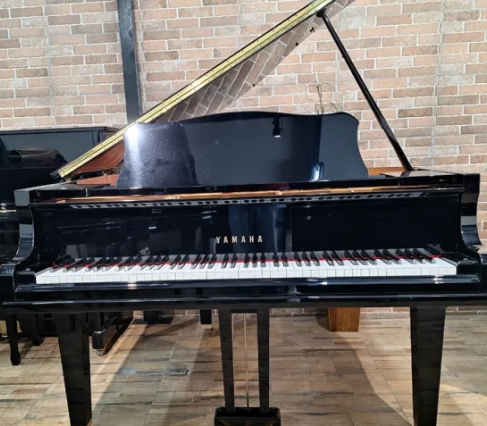 Piano Yamaha GCI 1/4 <br> de cauda